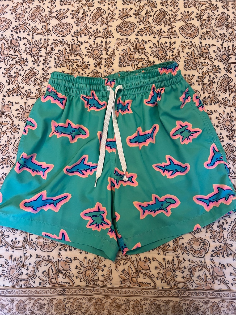 Chubbies men’s XS Shark Print Swim Shorts with liner